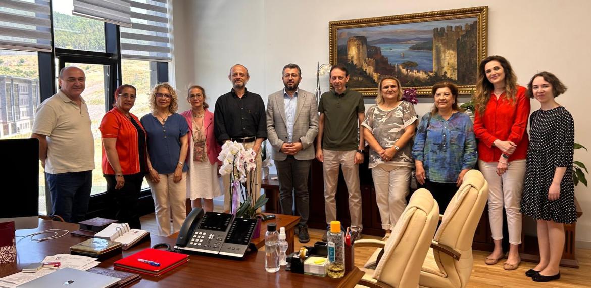 Sınıf Eğitimi Anabilim Dalı olarak görevlerine atanan Atatürk Eğitim Fakültesi Dekanı Prof. Dr. Yusuf ALPAYDIN’a ve Dekan Yardımcıları Doç. Dr. Ali ÖZDEMİR ile Dr. Öğr. Üyesi Alaattin PUSMAZ